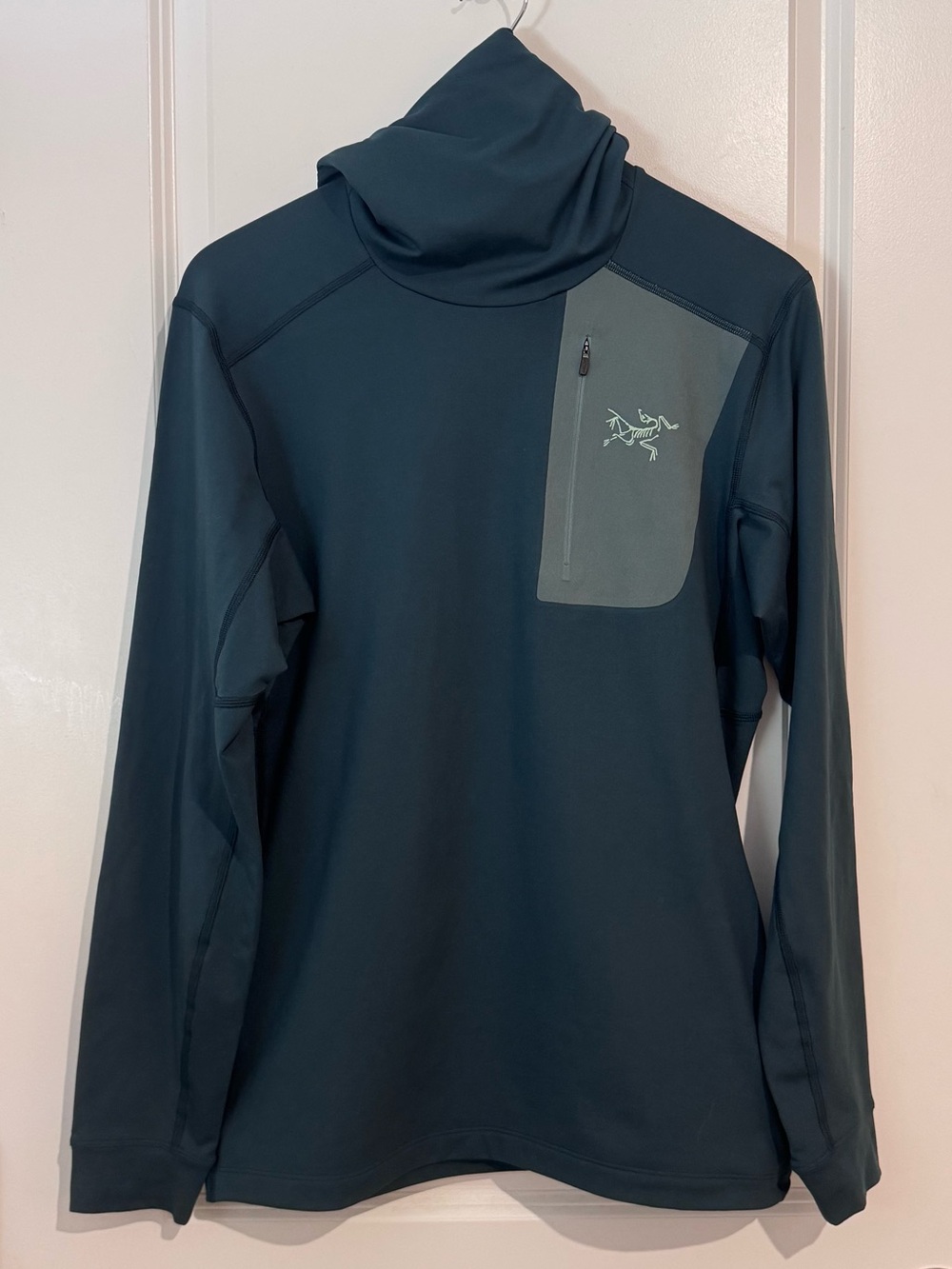 Arcteryx Rho LT Hoody Mens Small Ninja Style Hoody Green Base layer Balaclava